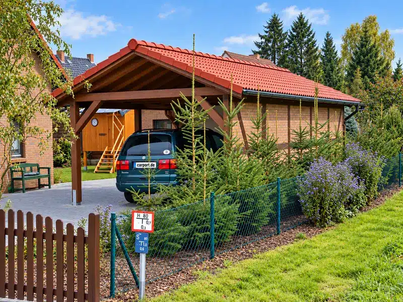 Individuell gefertigter Fachwerkcarport aus Holz